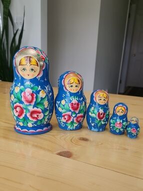 Russian Matryoshka Nesting Babushka Doll Set Of 5 Vintage